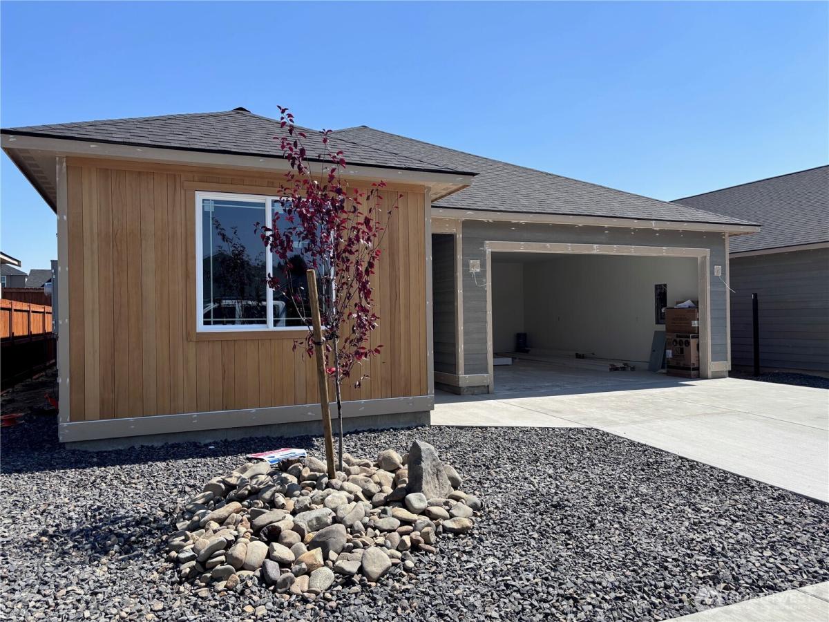 MLS #NWM2551846 image #0