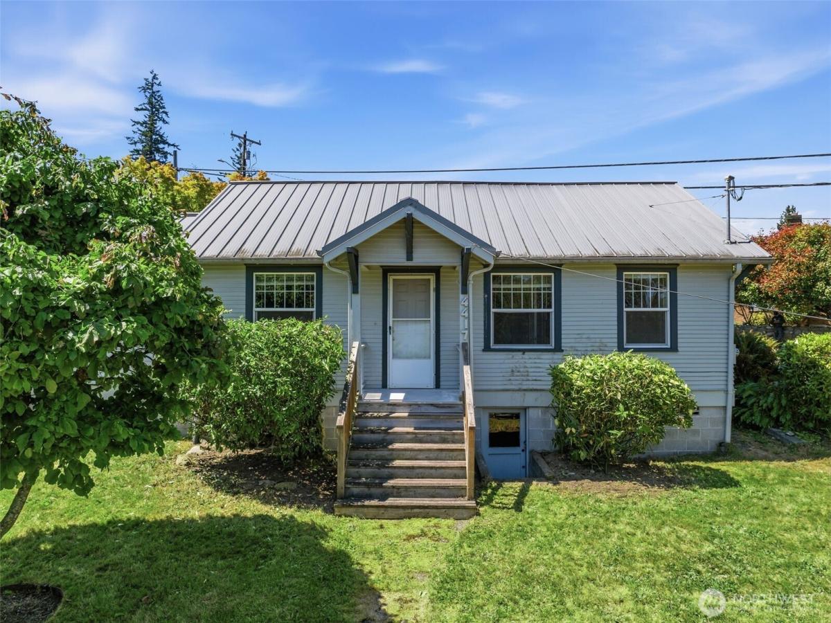 MLS #NWM2552612 image #0