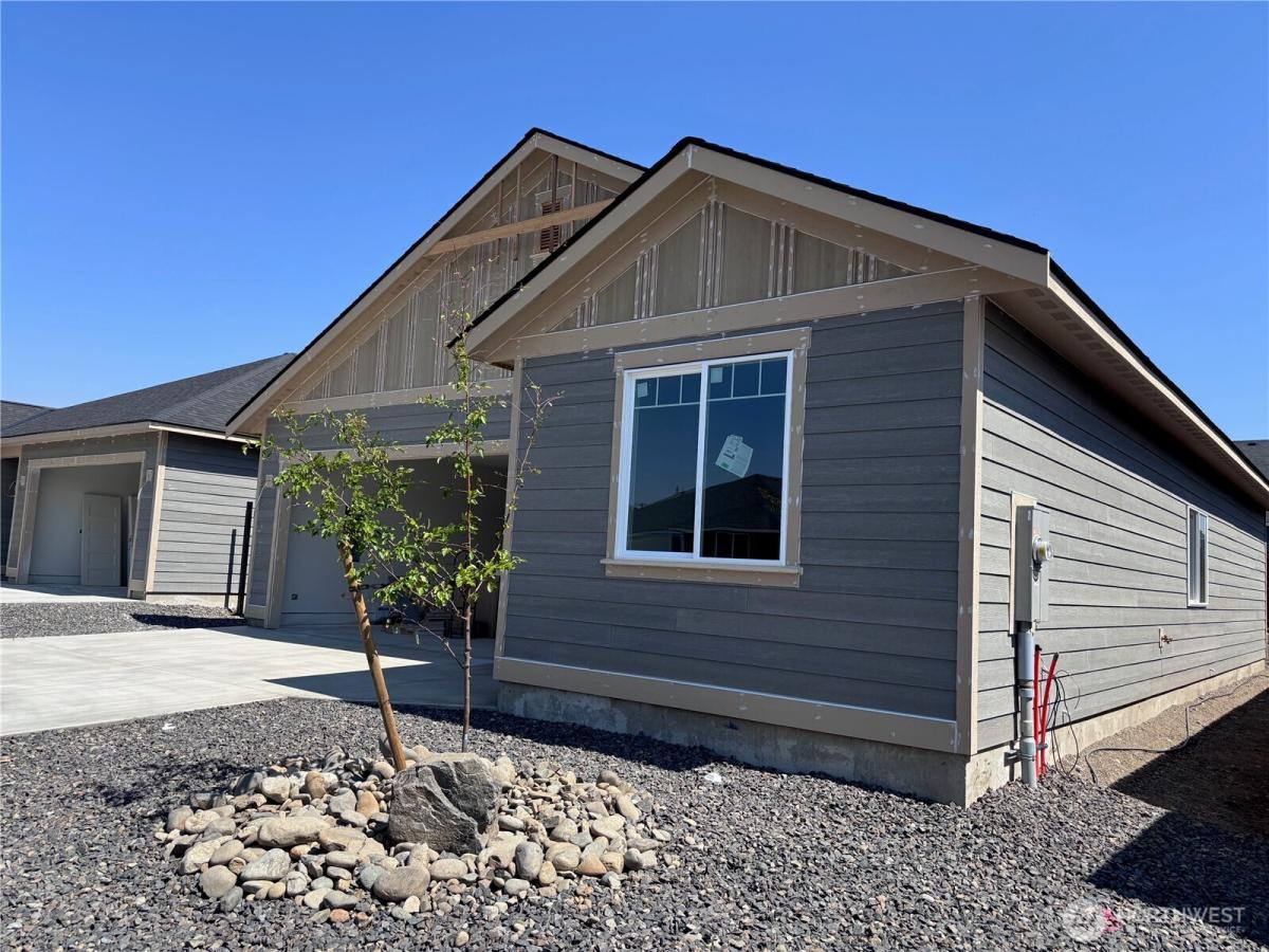MLS #NWM2552689 image #0