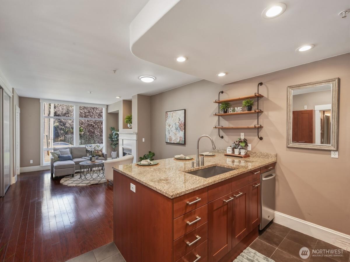 MLS #NWM2555098 image #0