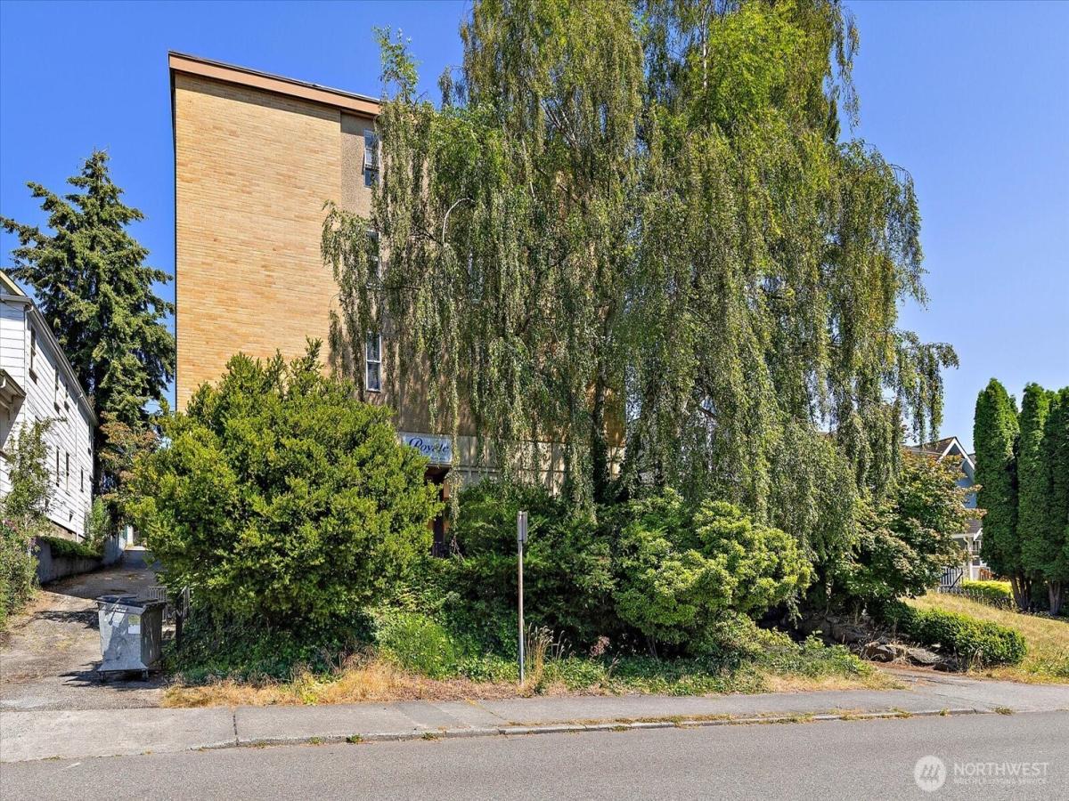 MLS #NWM2556028 image #0