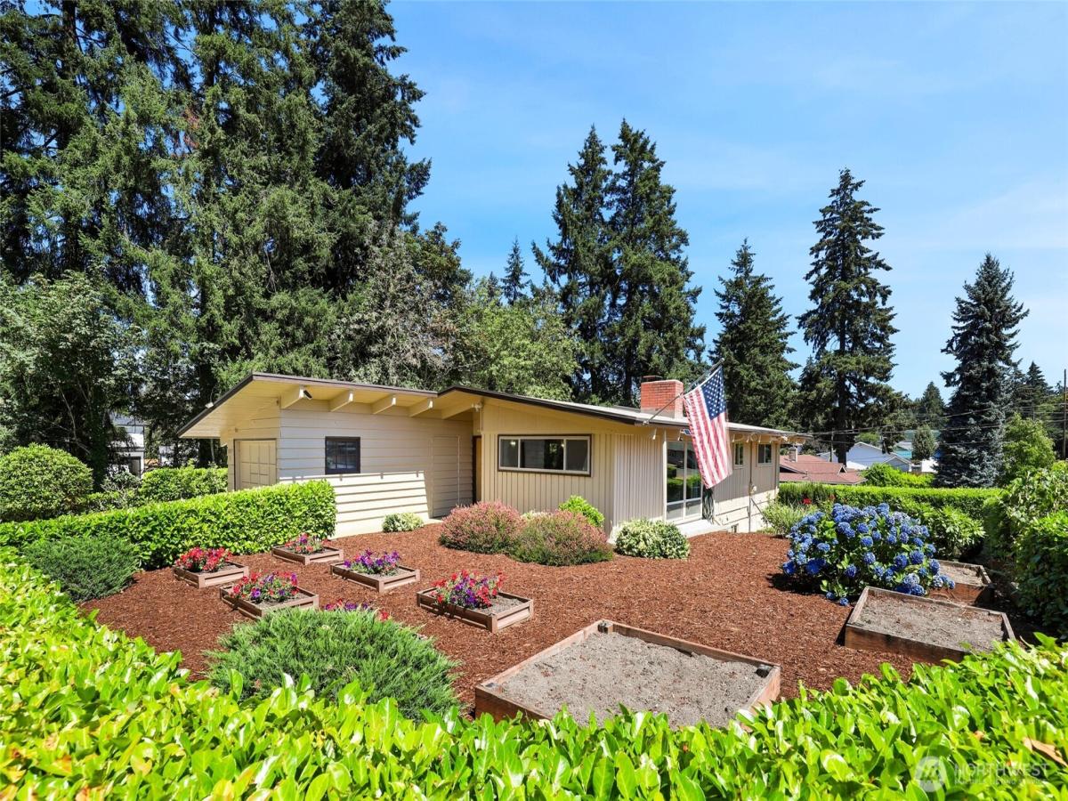 MLS #NWM2558786 image #0
