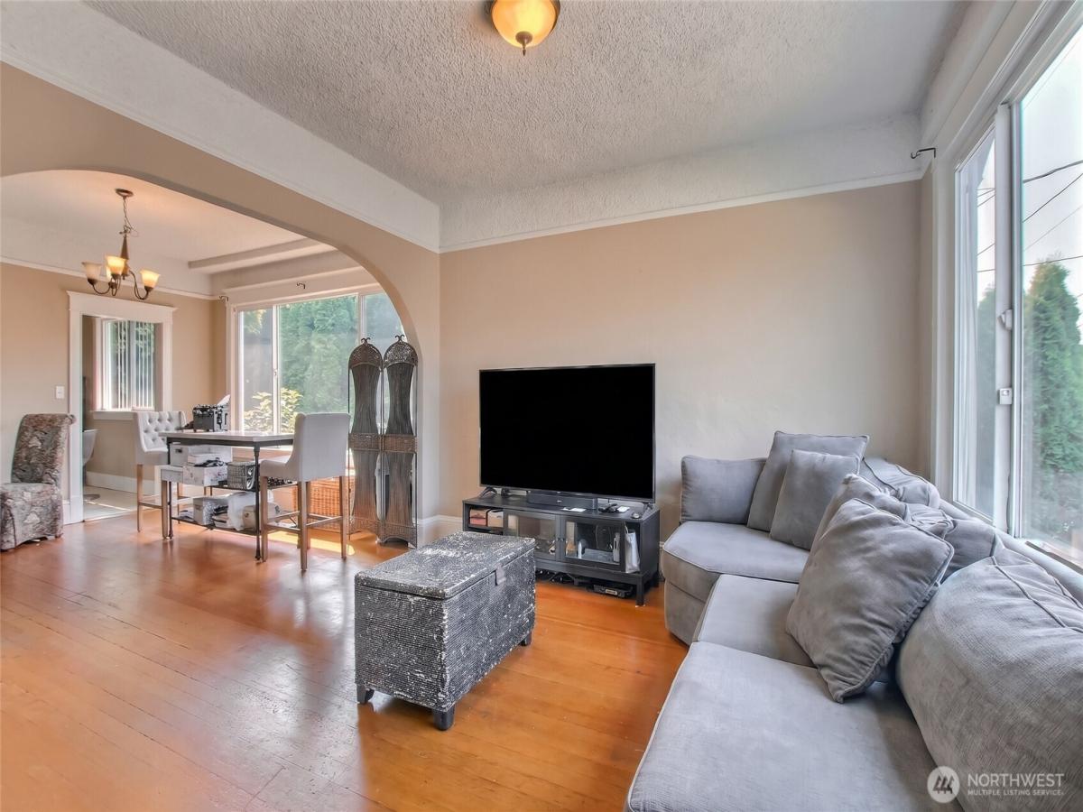 MLS #NWM2559931 image #0