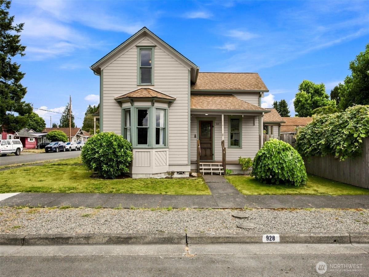 MLS #NWM2560591 image #0