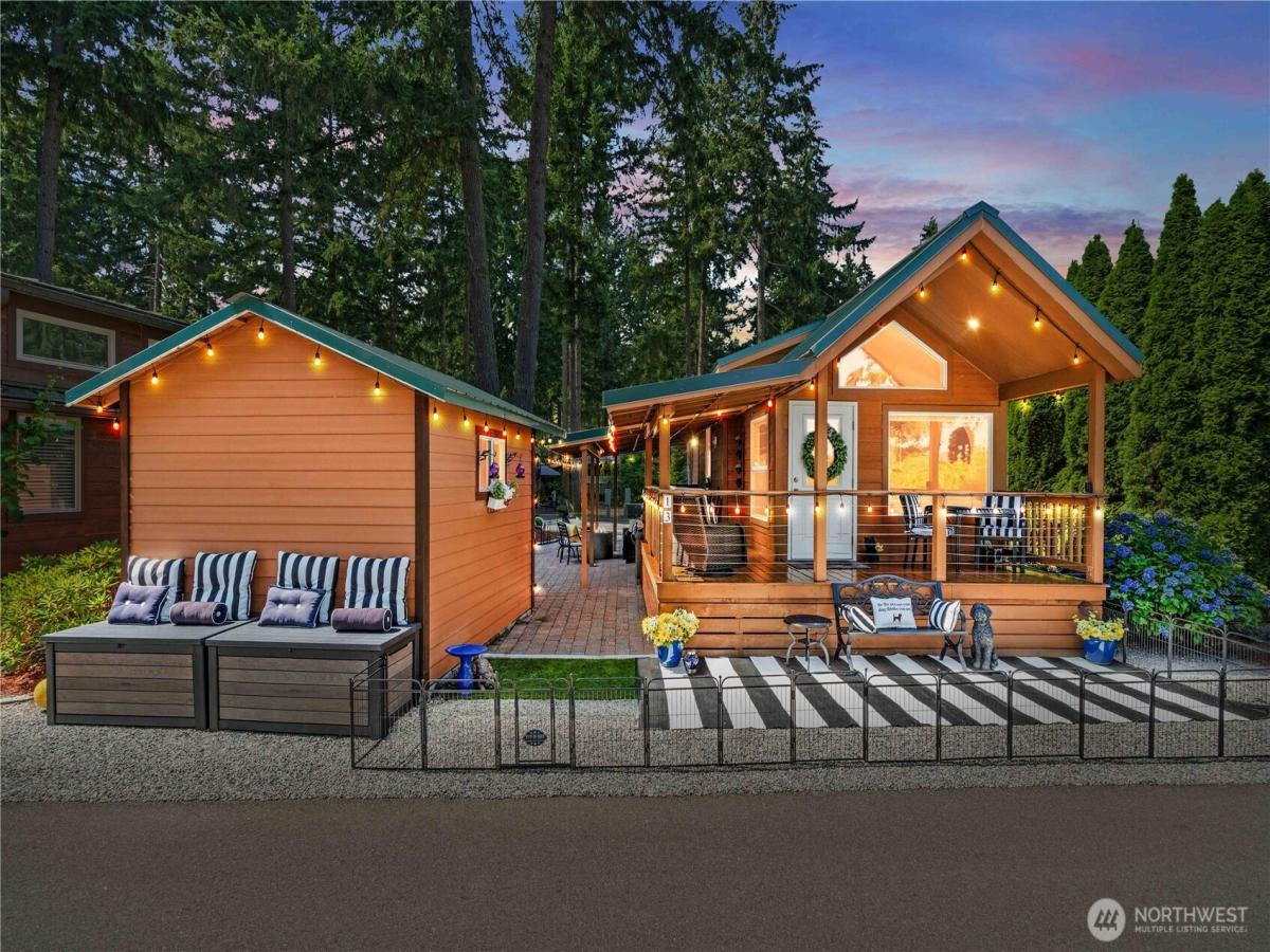 MLS #NWM2563885 image #0