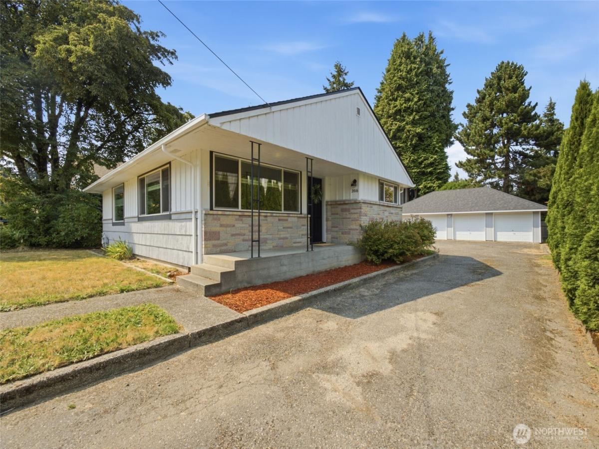 MLS #NWM2565136 image #0