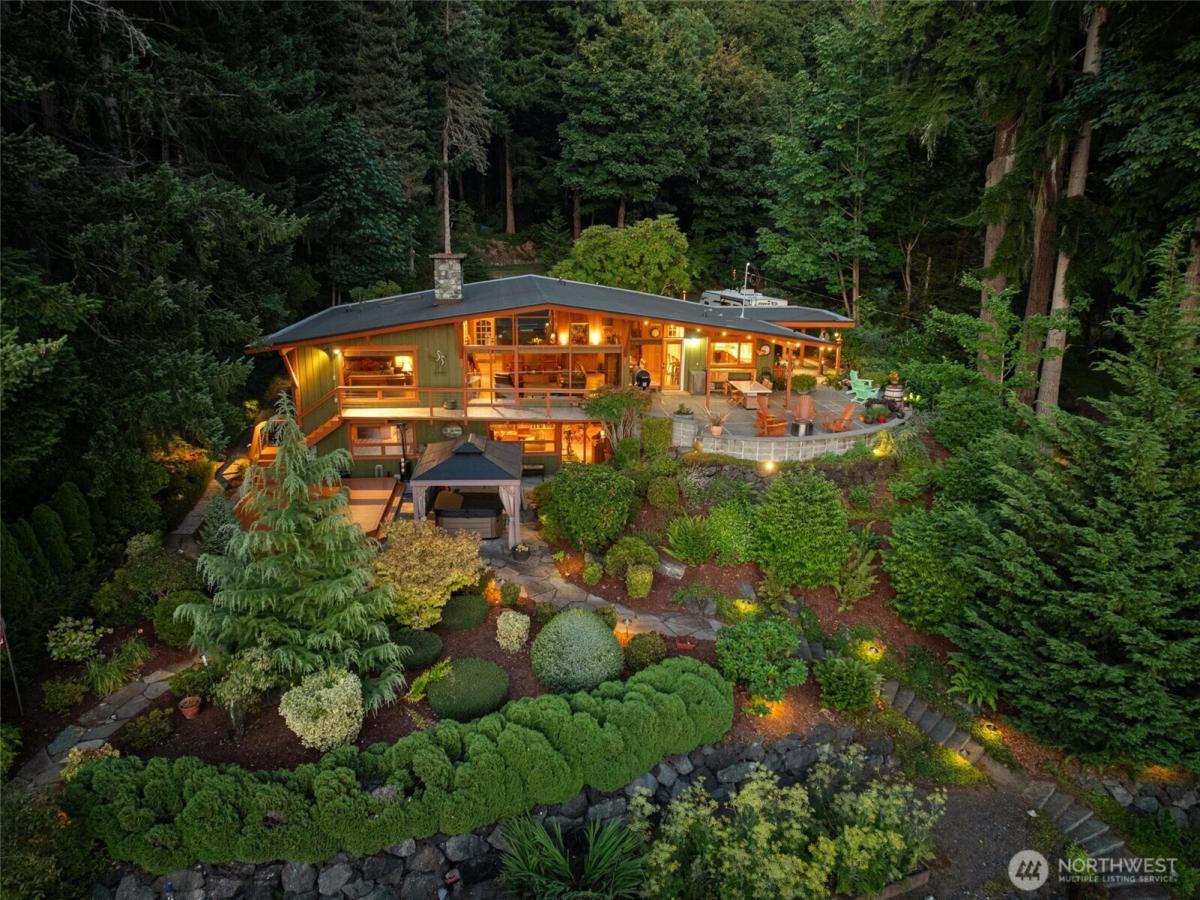 MLS #NWM2565201 image #0