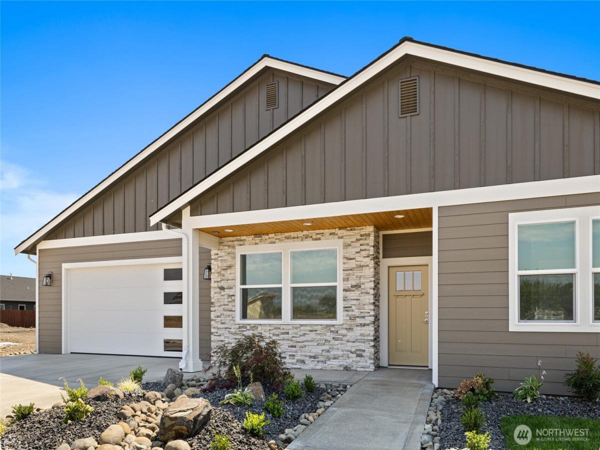 MLS #NWM2565299 image #0