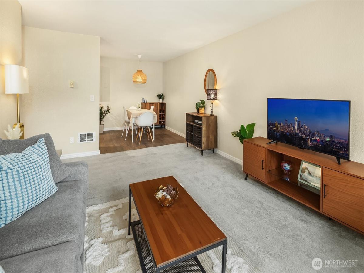 MLS #NWM2565609 image #0