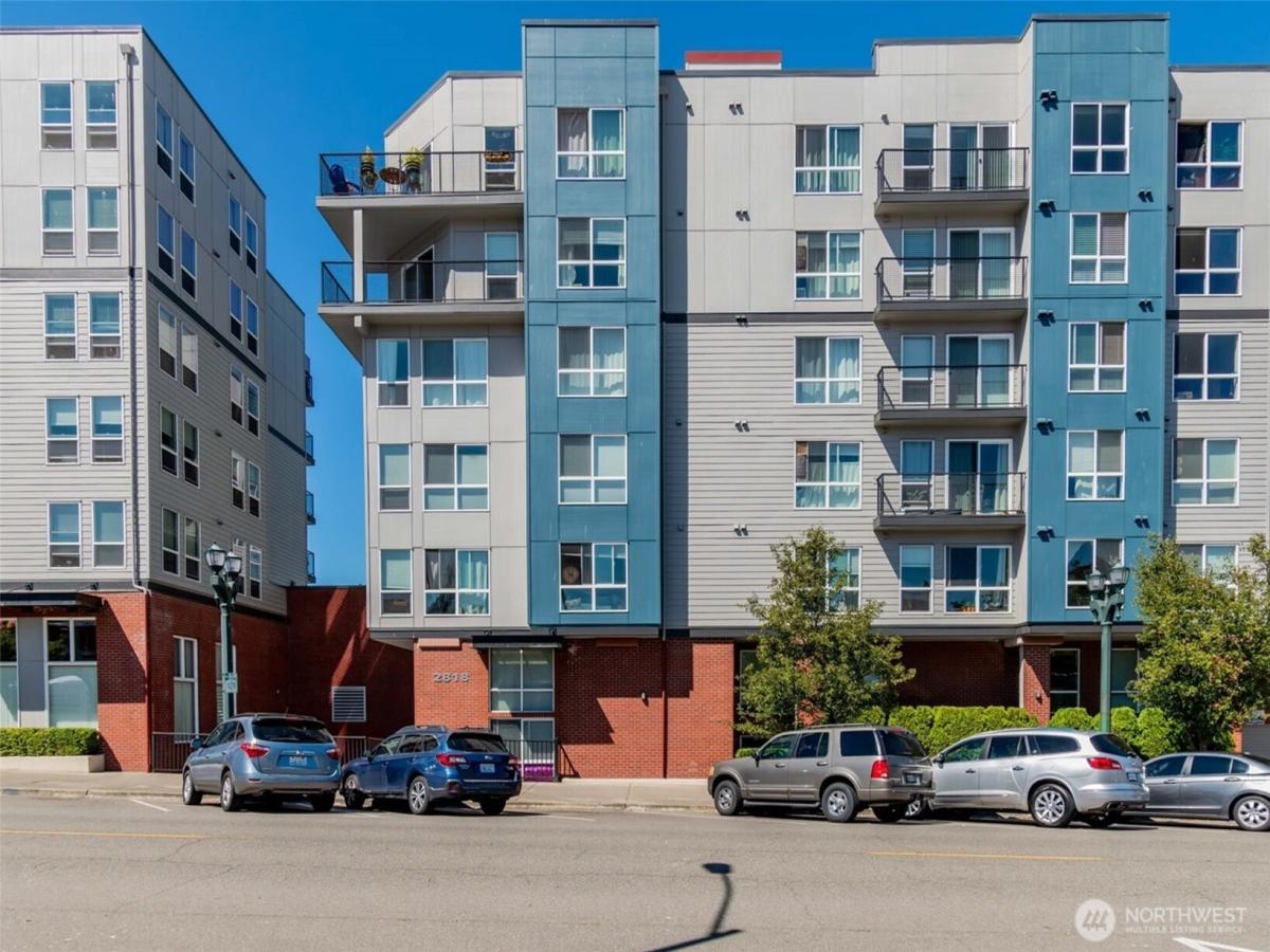 MLS #NWM2566150 image #0