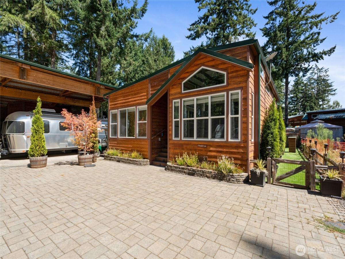 MLS #NWM2568068 image #0