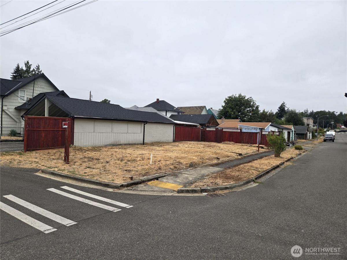 MLS #NWM2569079 image #0