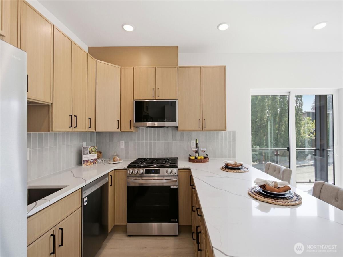 MLS #NWM2573056 image #0