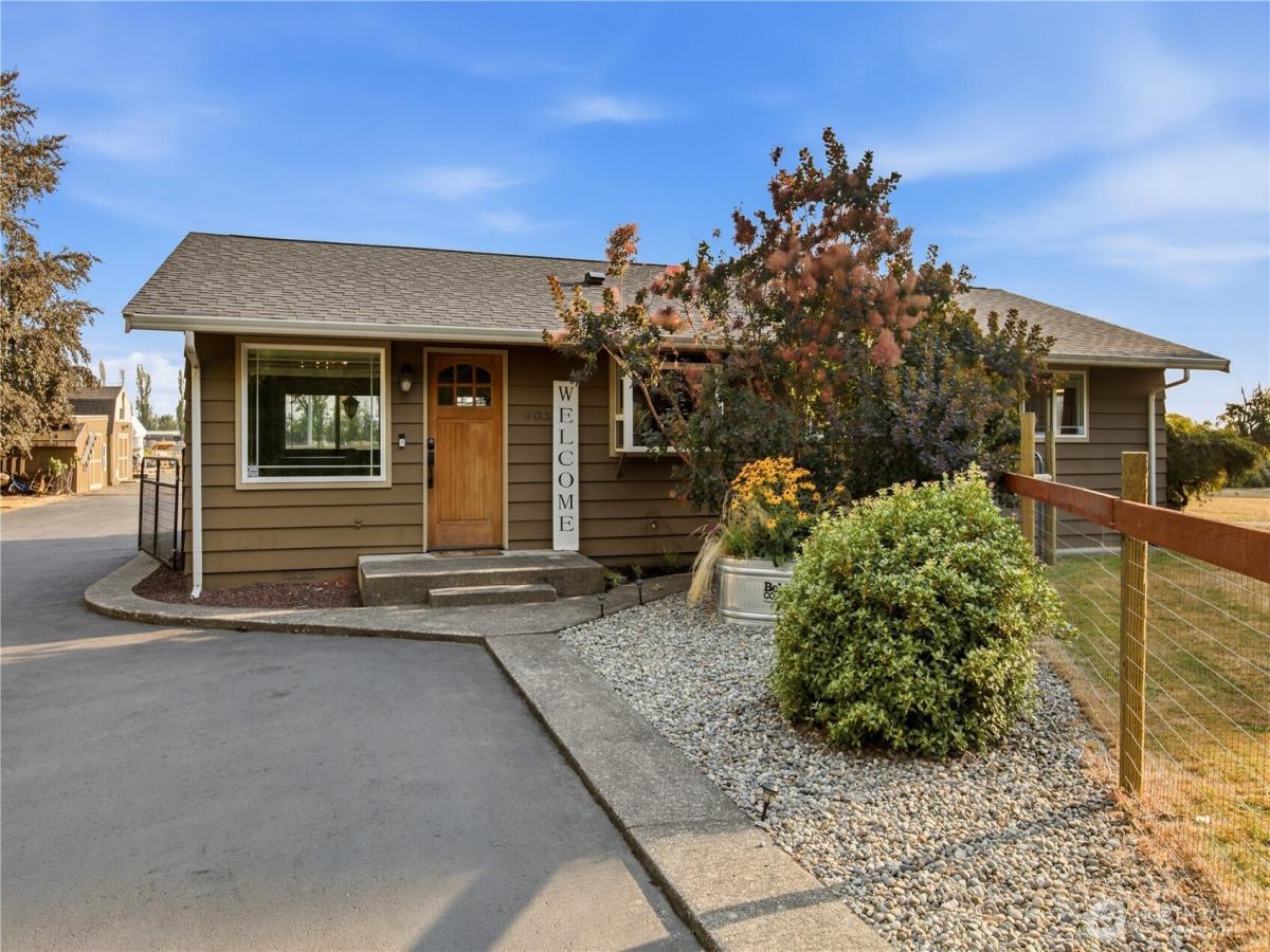 MLS #NWM2574255 image #0