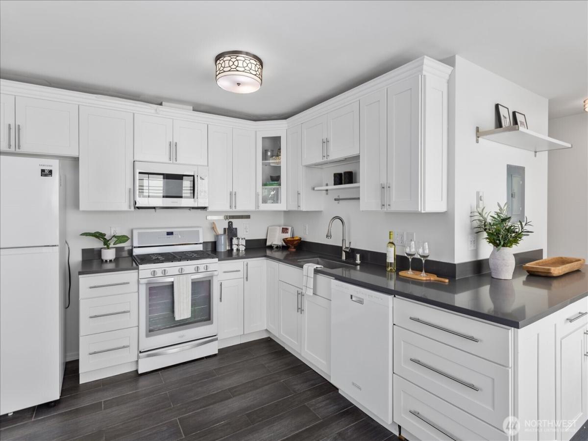 MLS #NWM2576155 image #0