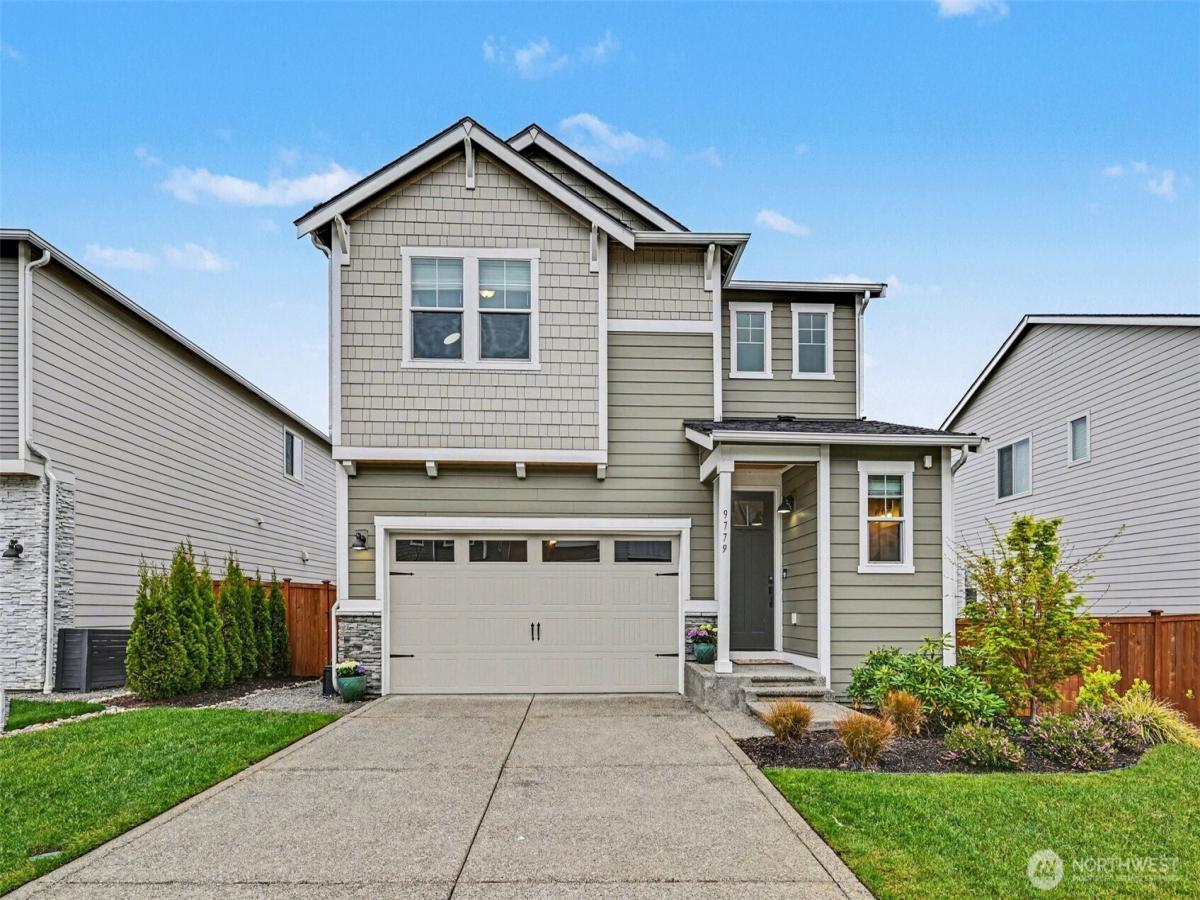MLS #NWM2576544 image #0
