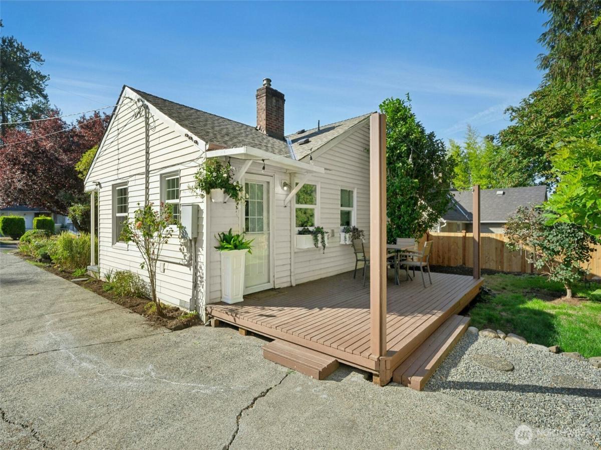 MLS #NWM2581347 image #0