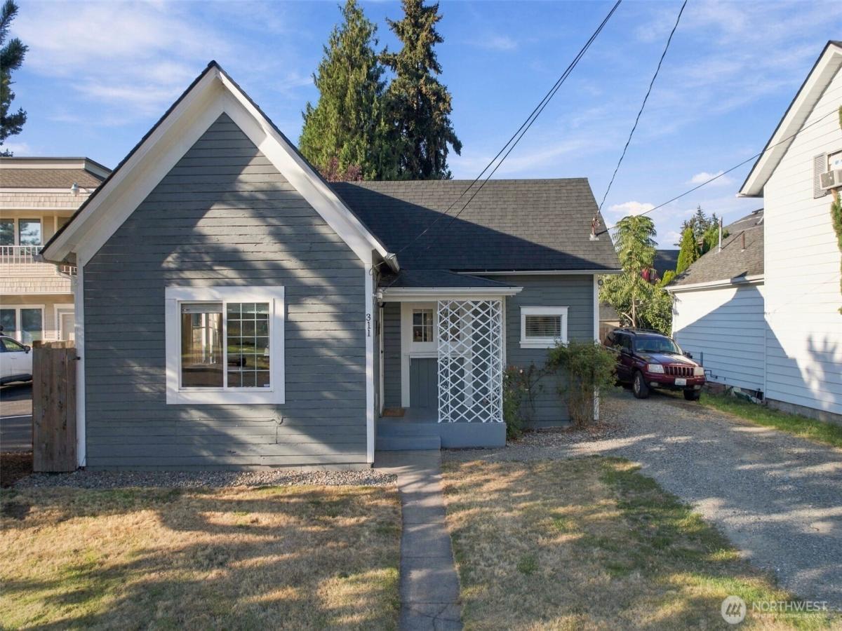 MLS #NWM2582342 image #0