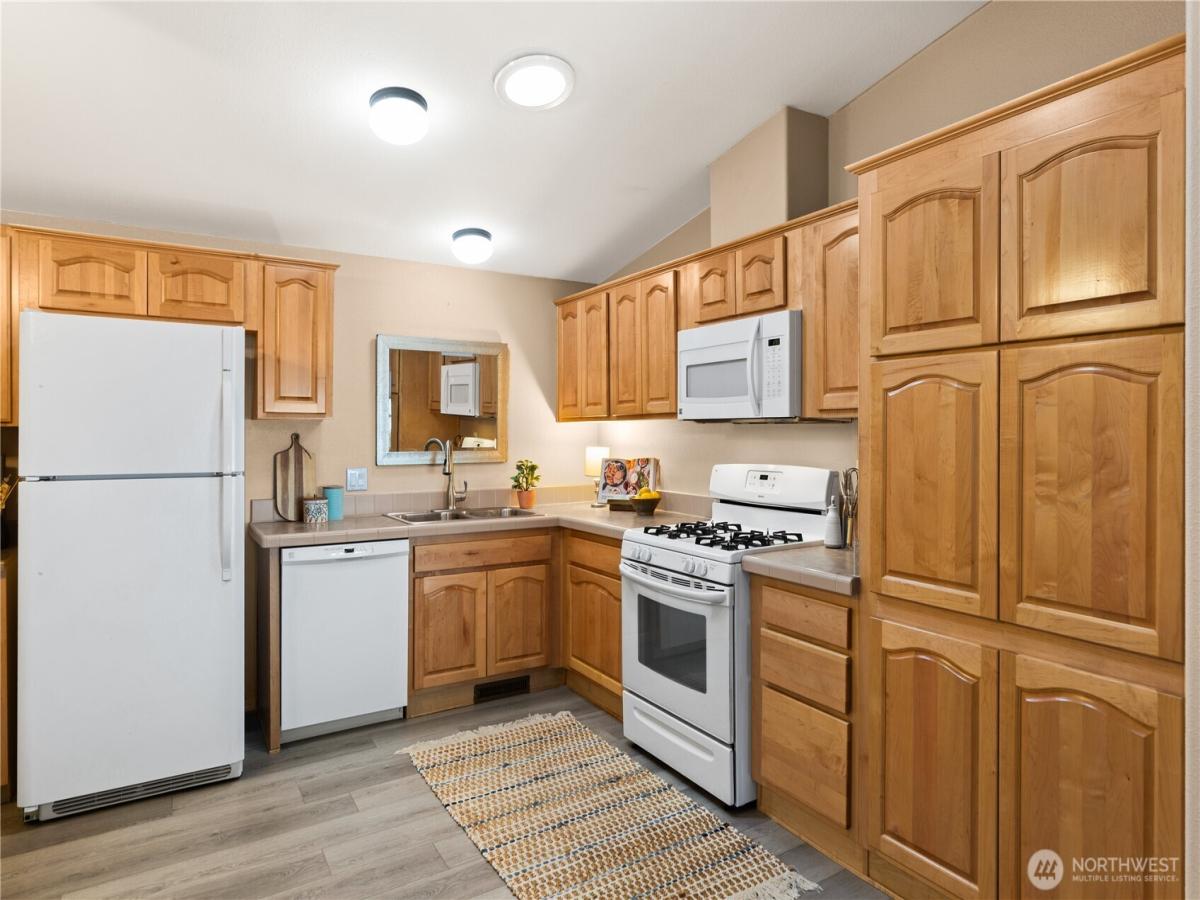 MLS #NWM2584007 image #0