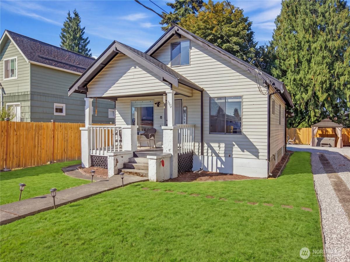 MLS #NWM2584742 image #0