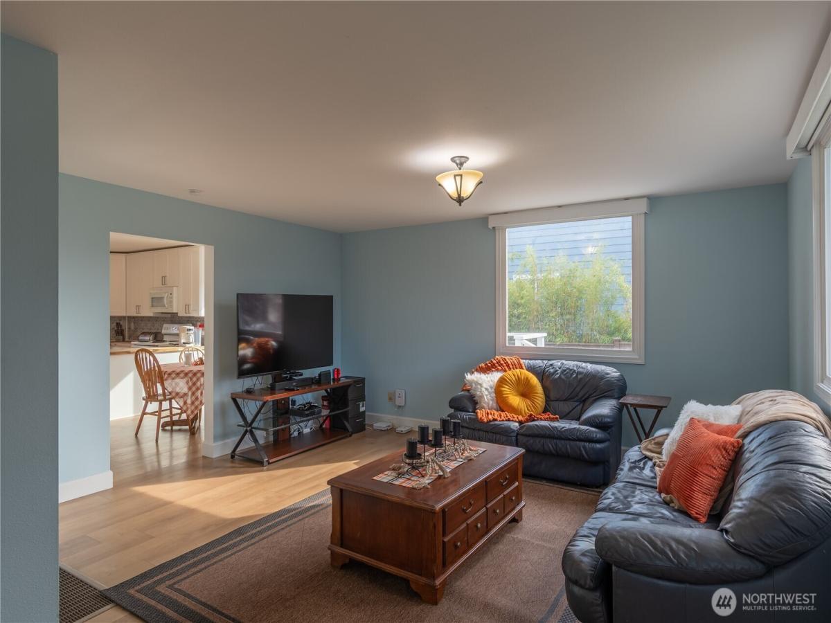 MLS #NWM2585107 image #0