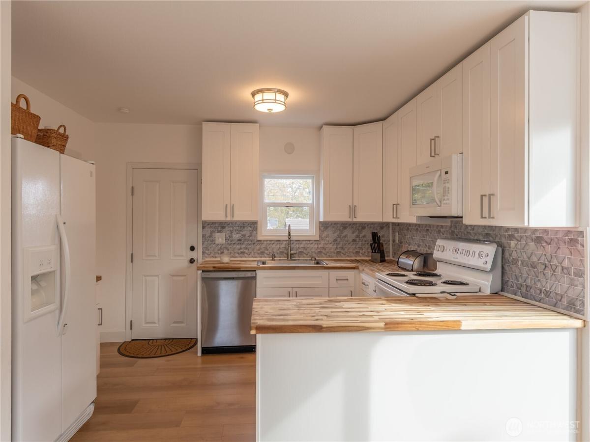 MLS #NWM2585107 image #0