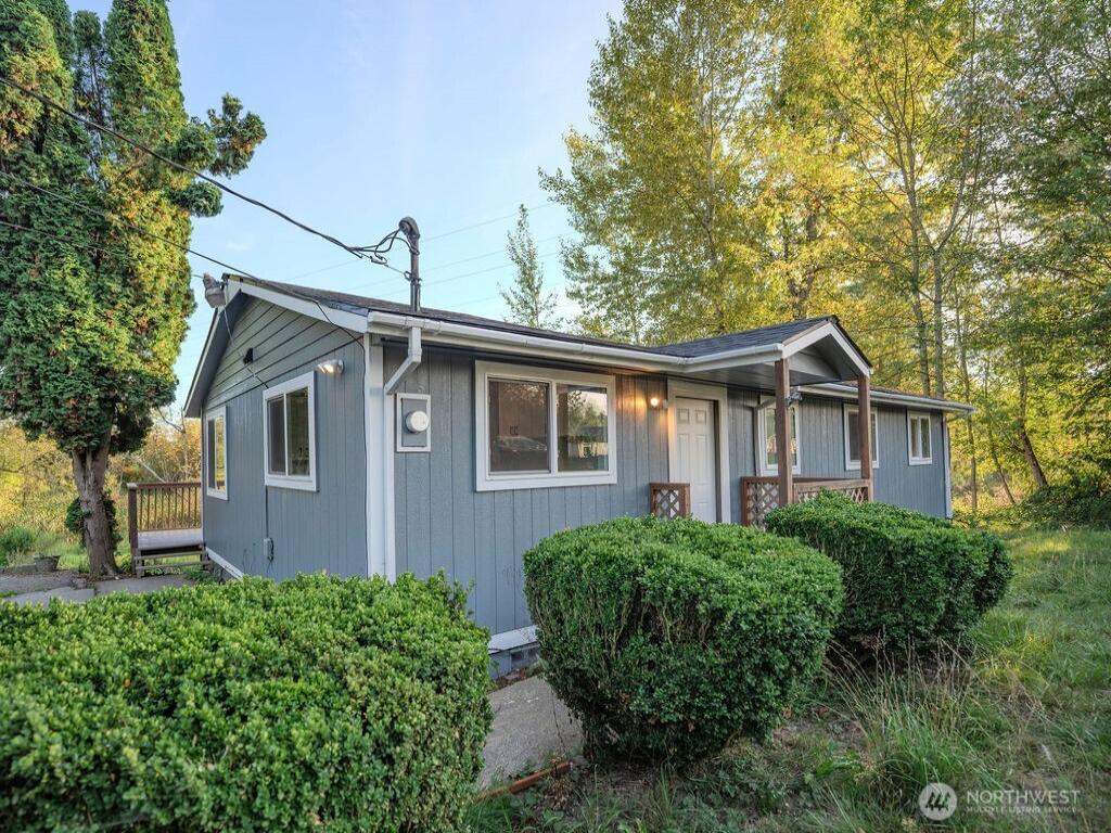 MLS #NWM2585245 image #0