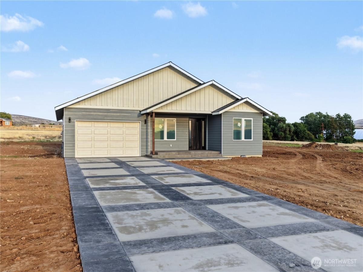 MLS #NWM2586701 image #0