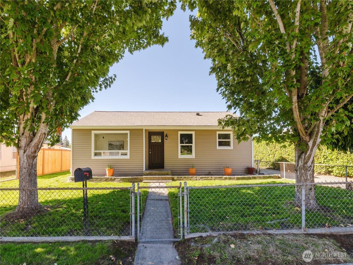 MLS #NWM2588243 image #0