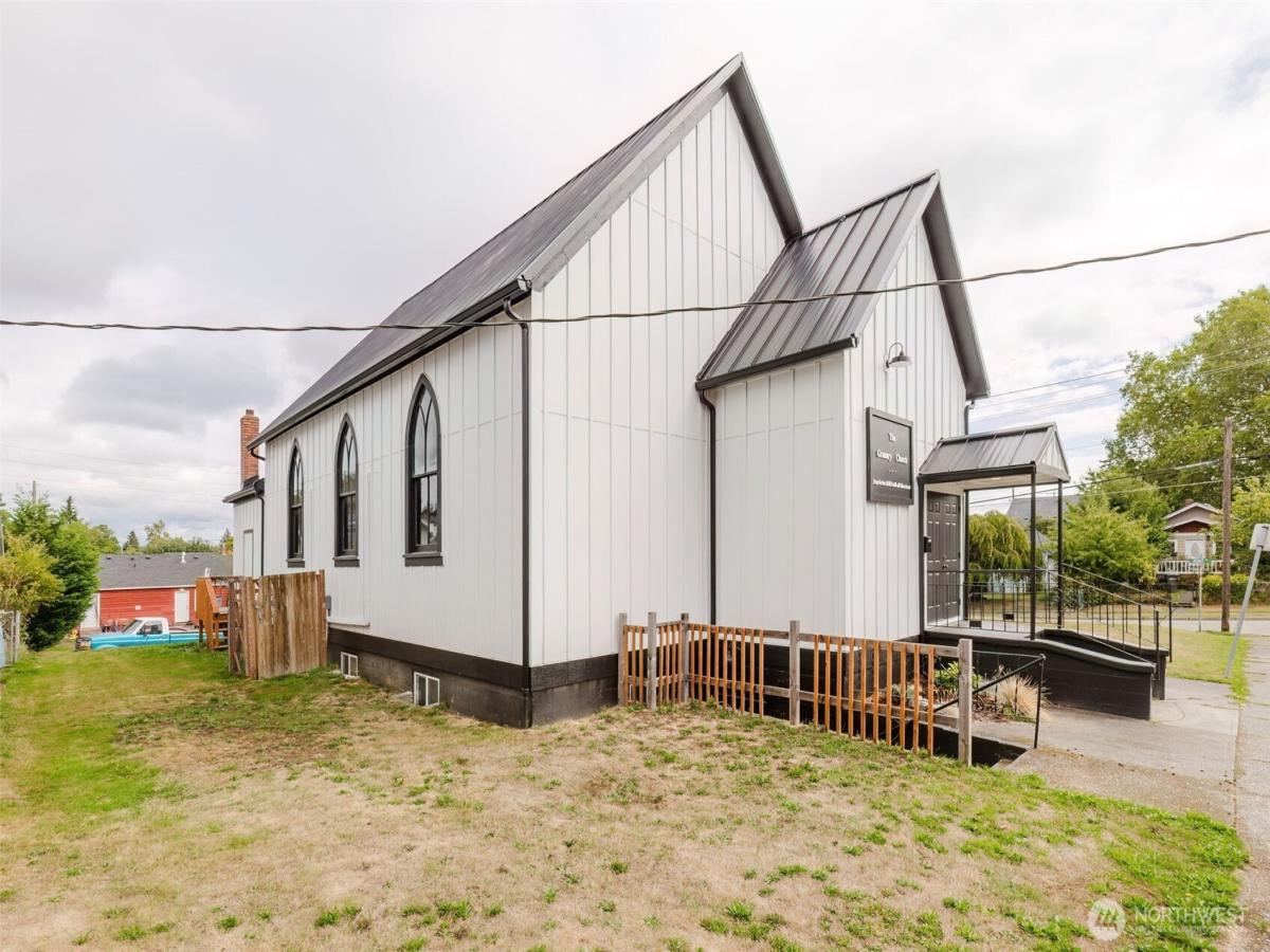 MLS #NWM2588458 image #0