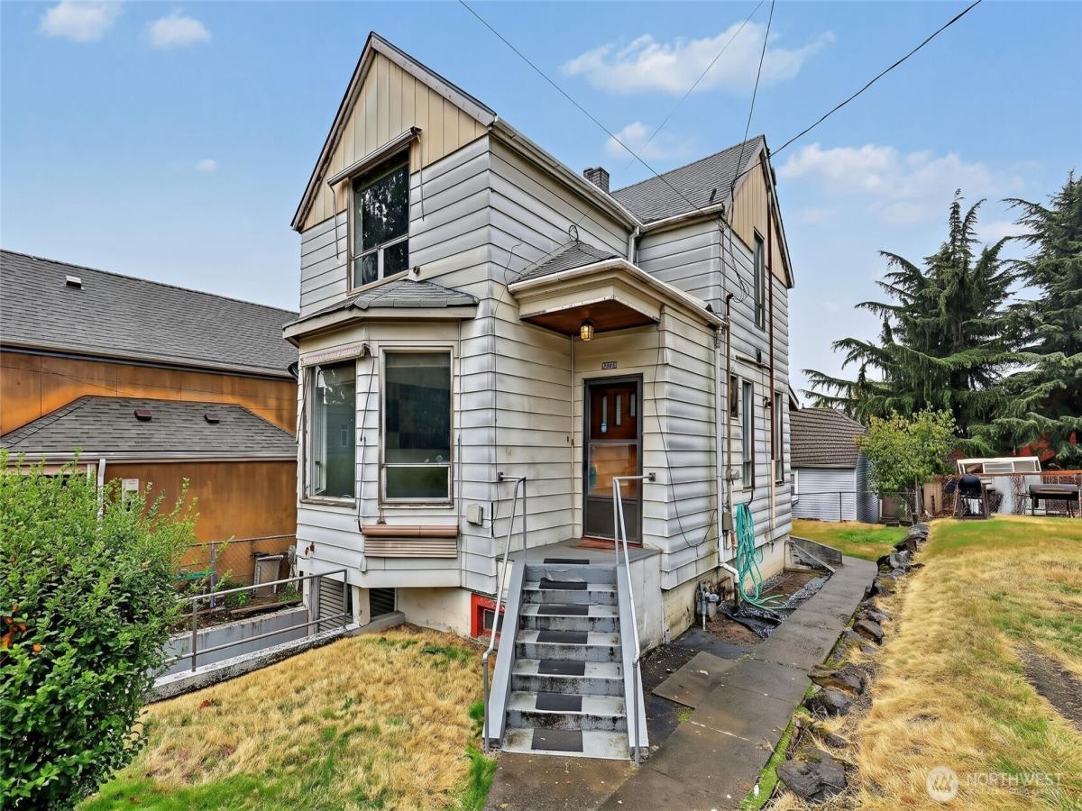 MLS #NWM2591786 image #0