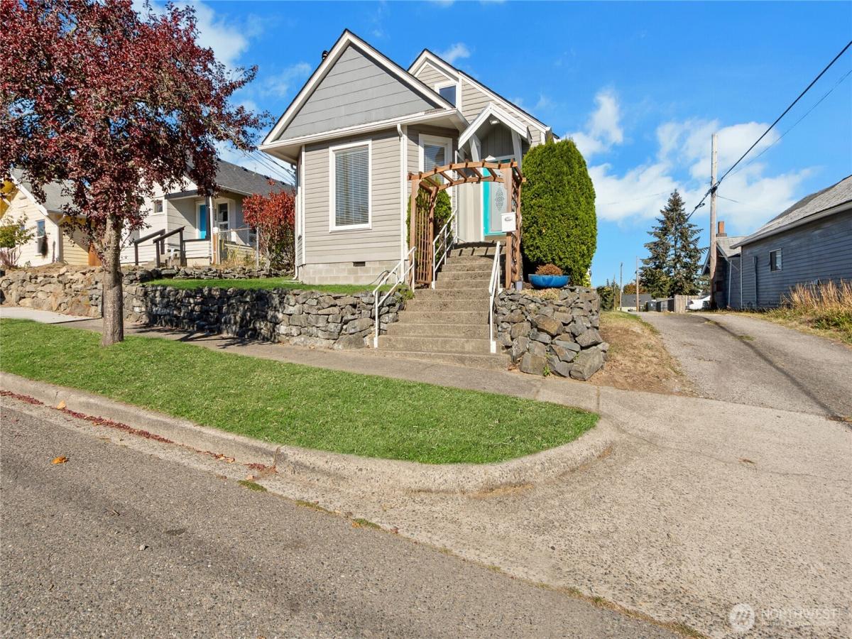 MLS #NWM2594498 image #0