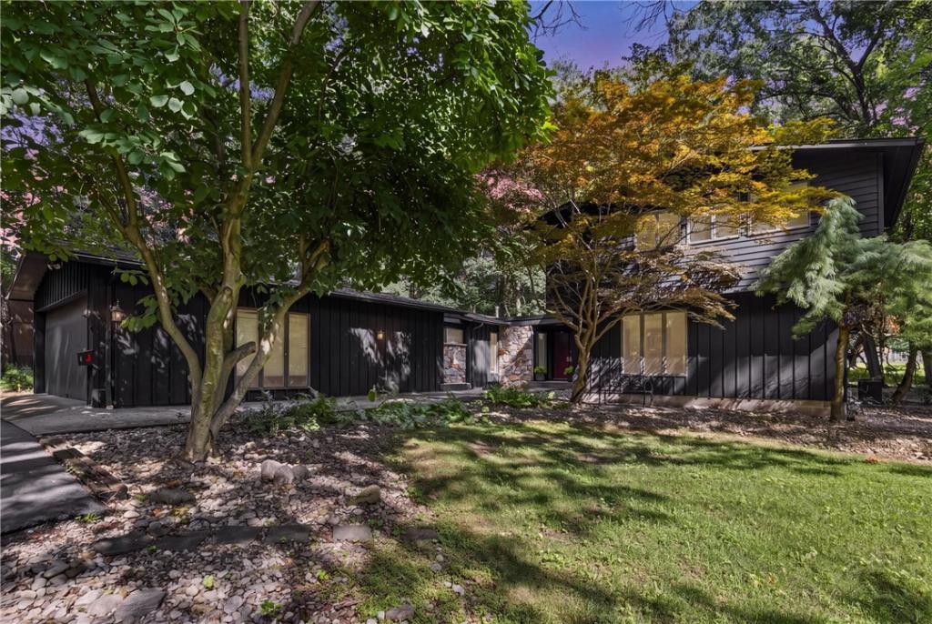 MLS #R1703449 image #0