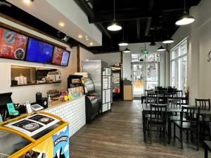 130, 1211 Edmonton Trail NE Calgary AB T2E 6W2 MLS #A2100228 MLS #A2100228 image #0