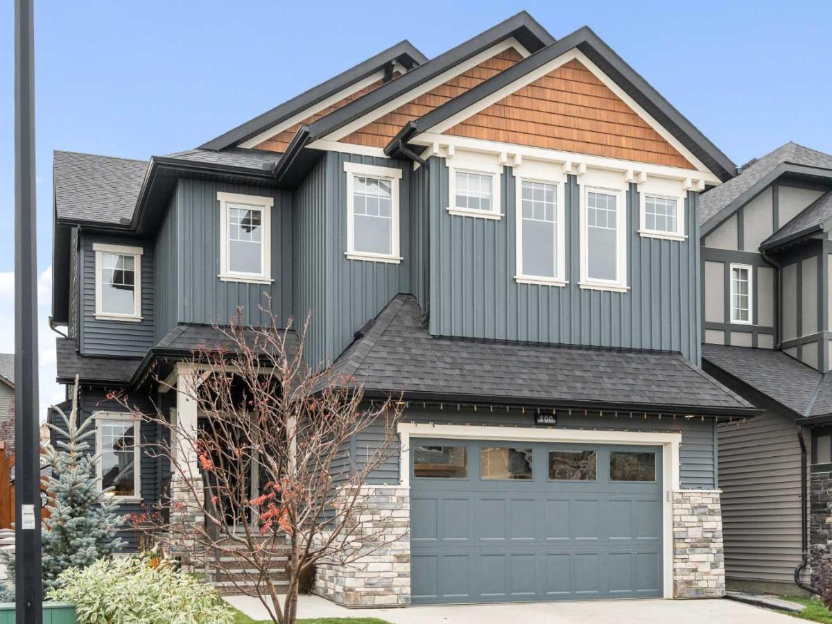 800 Coopers Crescent SW Airdrie AB T4B 4C2 | MLS #A2103393 MLS #A2103393 image #0