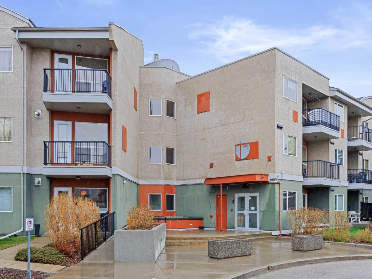 119, 69 Springborough Court SW Calgary AB T3H 5V5 | MLS #A2130126 MLS #A2130126 image #0