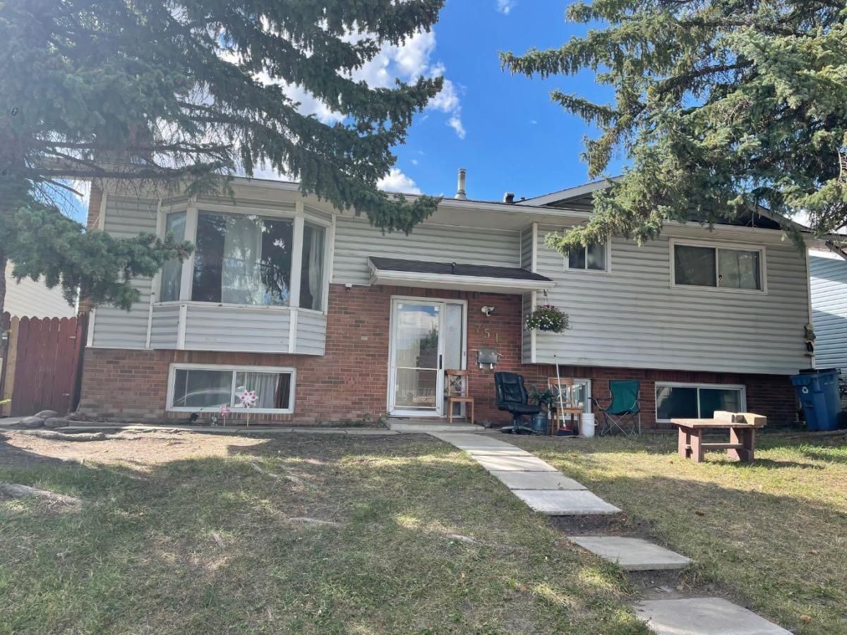 751 Rundleridge Drive NE Calgary AB T1Y 2L1 | MLS #A2160315 MLS #A2160315 image #0