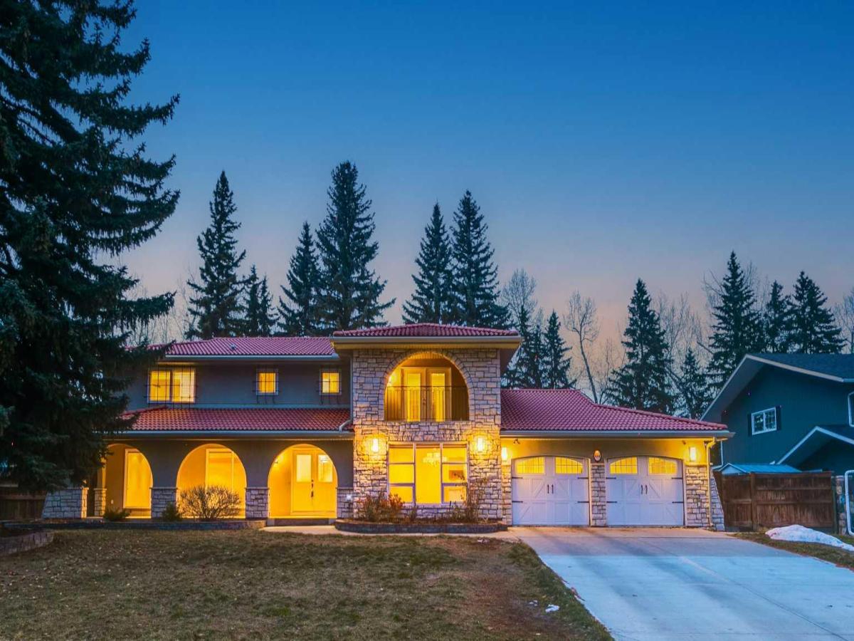 444 Wilderness Drive SE Calgary AB T2J 1Z2 MLS #A2184851 MLS #A2184851 image #0