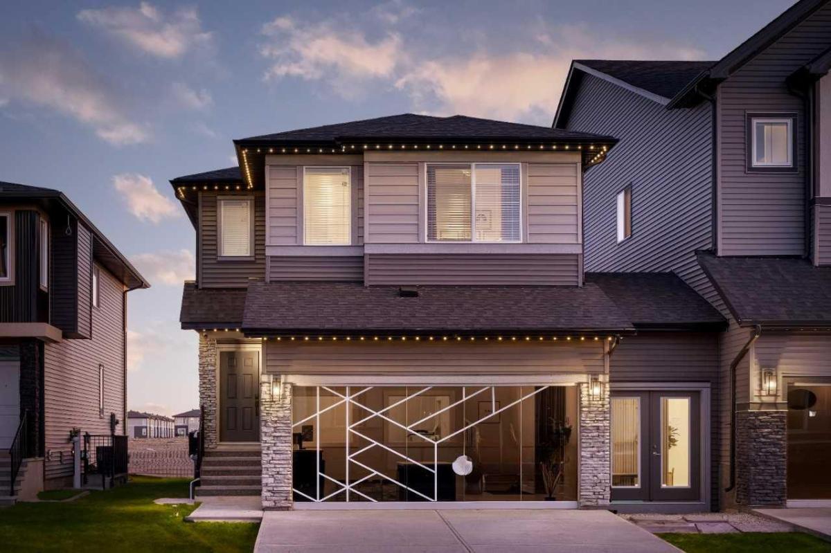 251 Corner Glen Gardens NE Calgary AB T3N2P7 | MLS #A2188502 MLS #A2188502 image #0