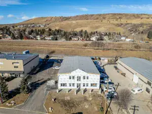 3, 185 First Street E Cochrane AB T4C 1B1 MLS #A2203253 broker reciprocity