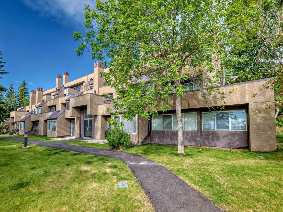 1, 122 Village Heights SW Calgary AB T3H 2L2 | MLS #A2197766 MLS #A2197766 image #0