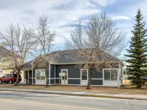 133 River Avenue Cochrane AB T4C2C2 MLS #A2243300 broker reciprocity