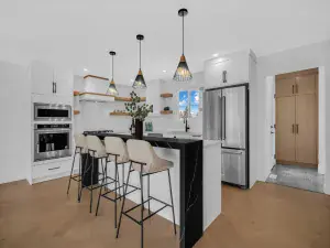 7826 Springbank Way SW Calgary AB T3H 4J8 MLS #A2258636 broker reciprocity