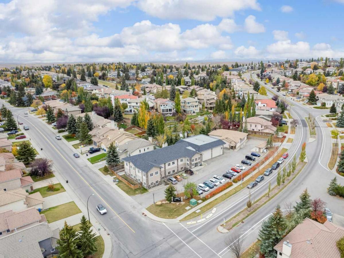 200, 2107 Sirocco Drive SW Calgary AB T3H 5P1 | MLS #A2214261 MLS #A2214261 image #0