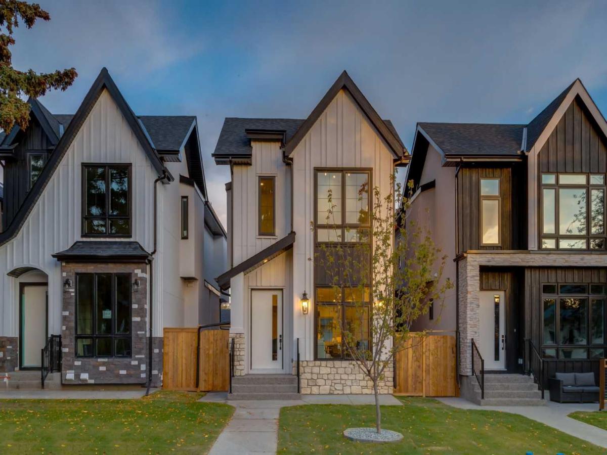 2416 35 Street SW Calgary AB T3E2Y1 | MLS #A2220545 MLS #A2220545 image #0