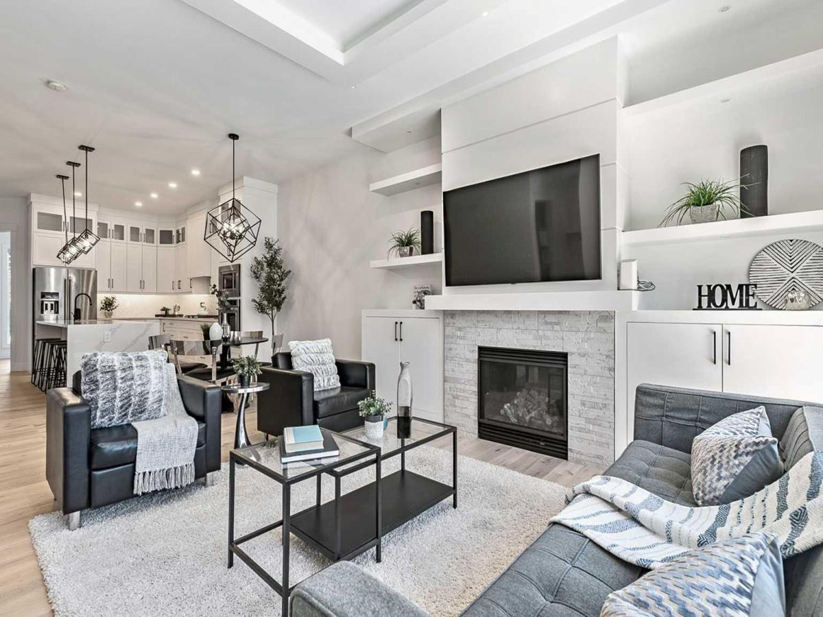 911 22 Avenue NW Calgary AB T2M 1P5 MLS #A2223251 MLS #A2223251 image #0