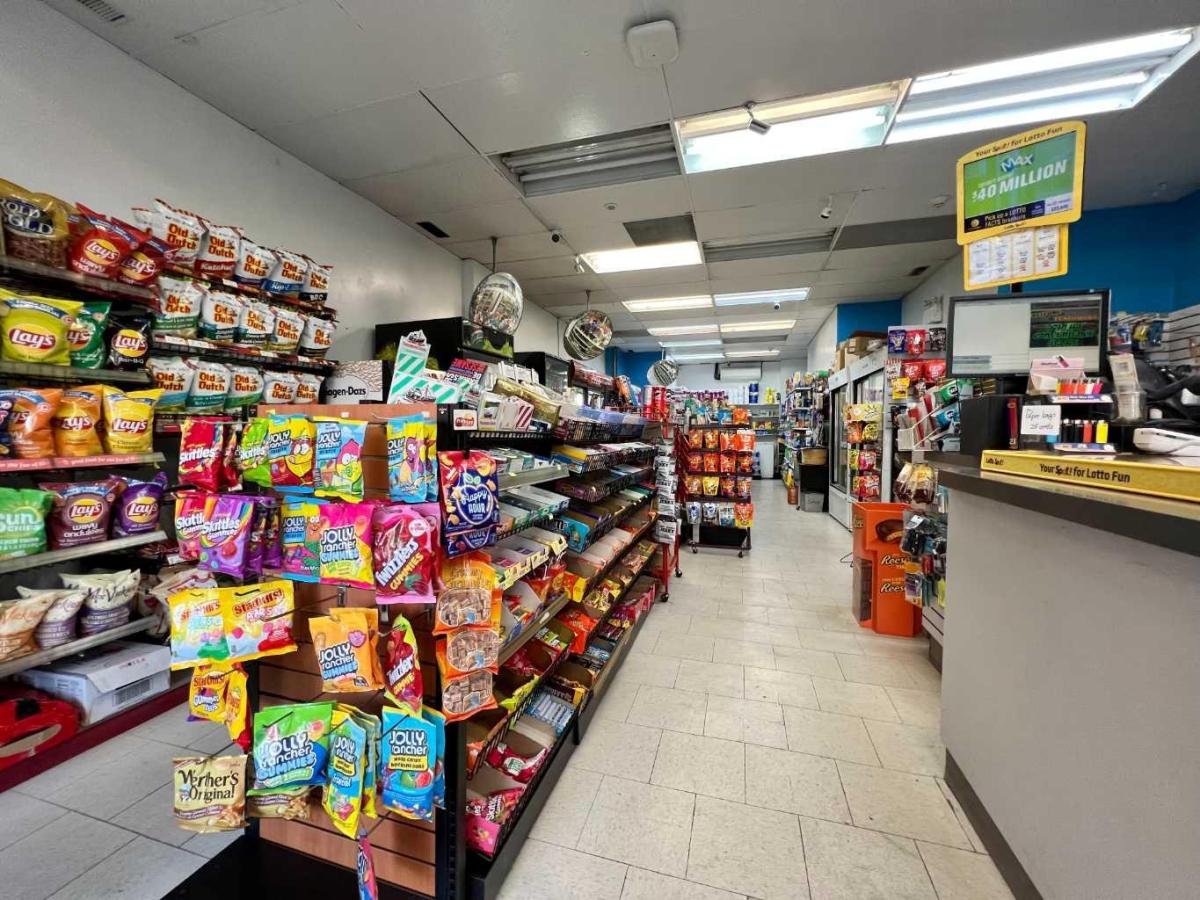 123 Grocery Avenue Calgary AB T2T 0B2 MLS #A2225097 MLS #A2225097 image #0