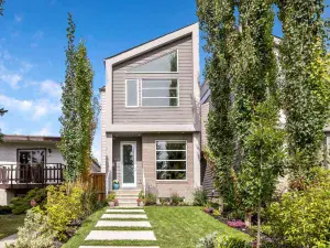 8 Signature Point SW Calgary AB T3H 2Y2 MLS #A2209299 broker reciprocity