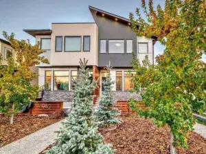 144, 2231 81st Street SW Calgary AB T3H 3V8 MLS #A2254497 broker reciprocity