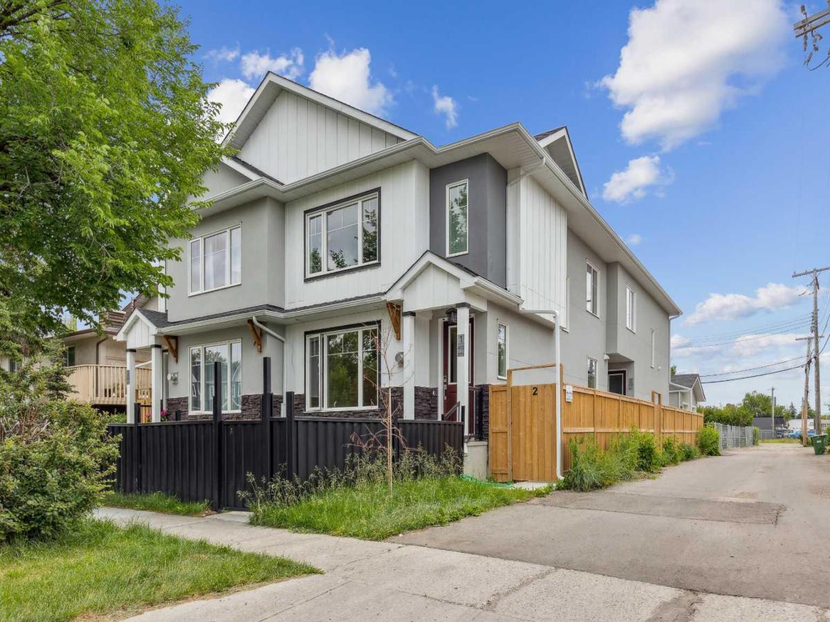 1, 413 13 Avenue NE Calgary AB T2E 1C3 MLS #A2235097 MLS #A2235097 image #0